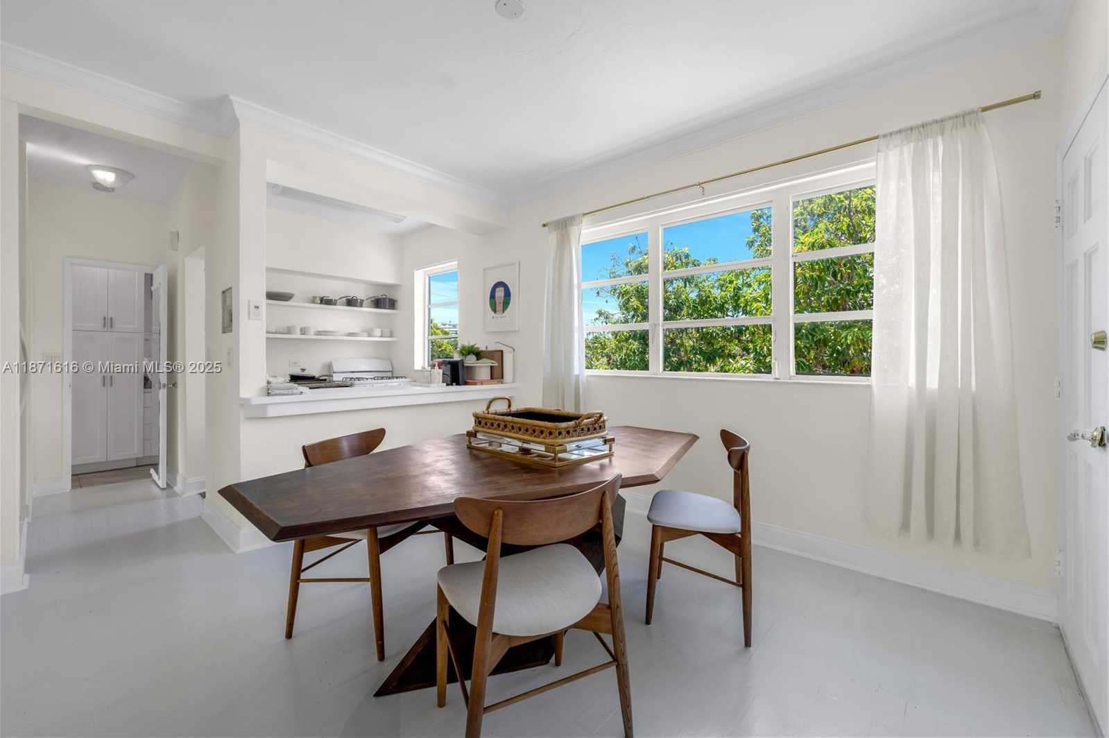 Small Image of 4710 PINE TREE DR #26, Miami Beach Number 10