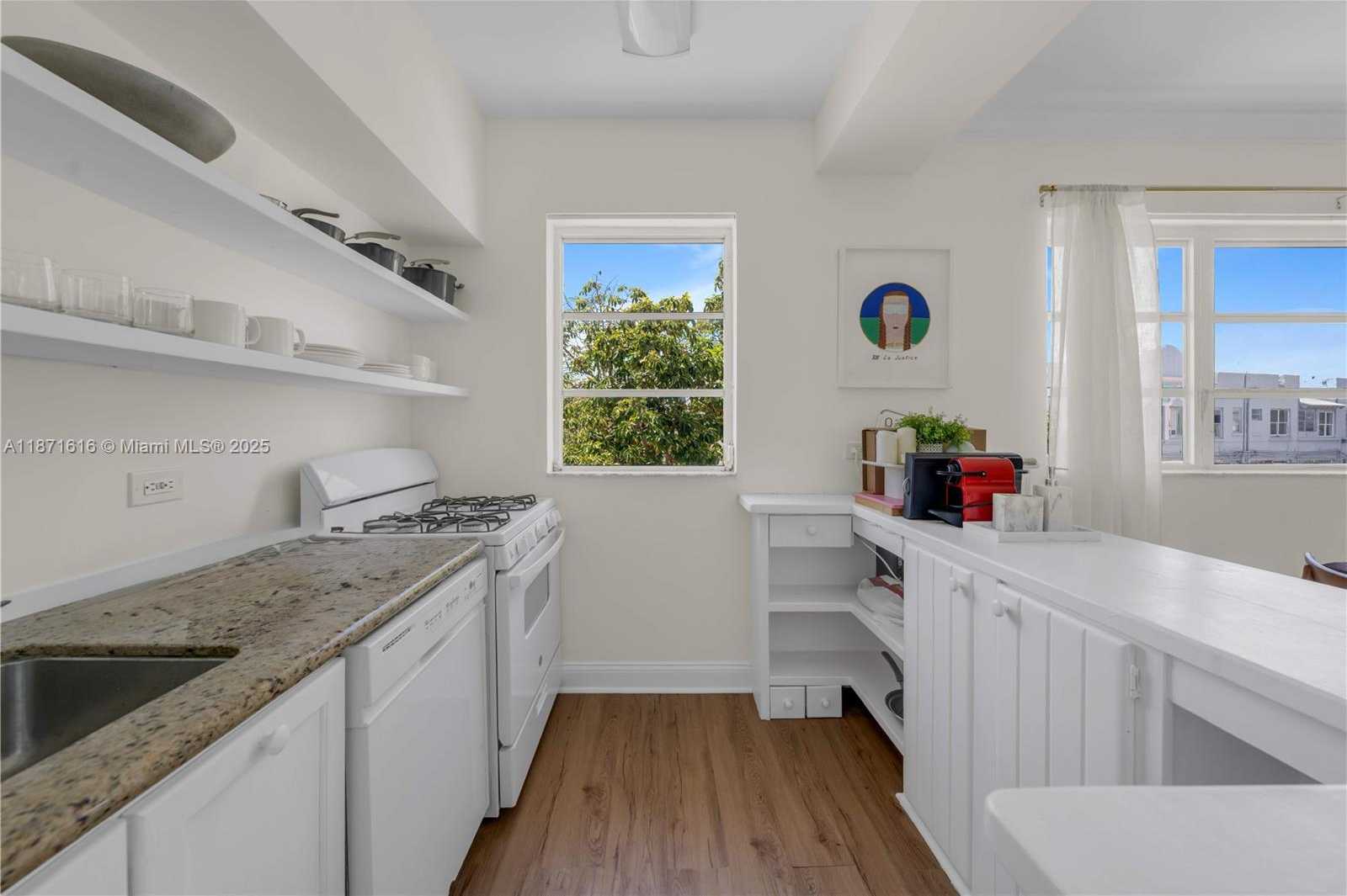 Small Image of 4710 PINE TREE DR #26, Miami Beach Number 11