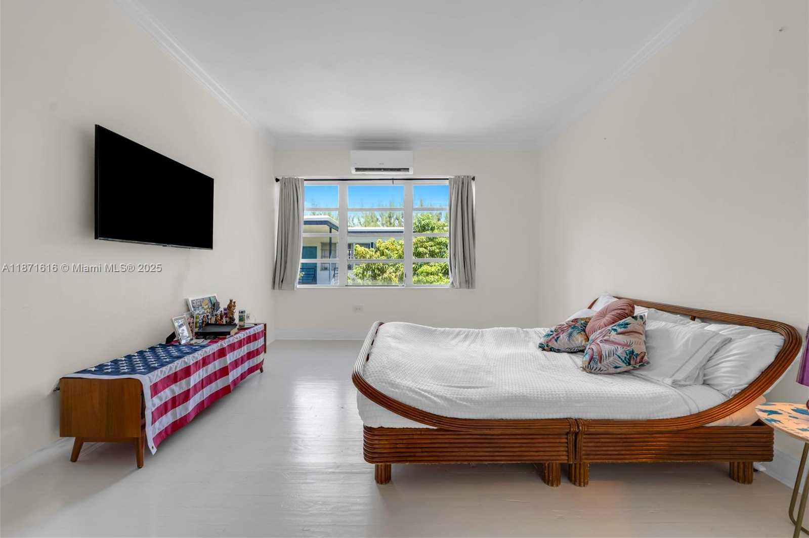 Small Image of 4710 PINE TREE DR #26, Miami Beach Number 13