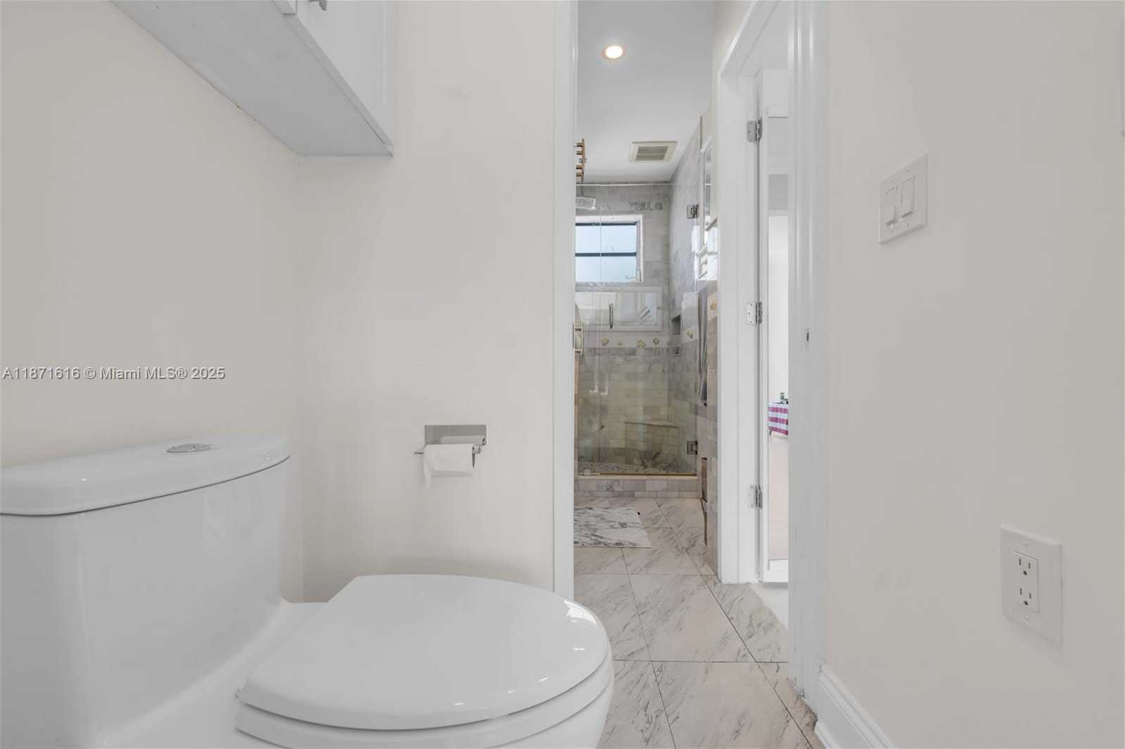 Small Image of 4710 PINE TREE DR #26, Miami Beach Number 16