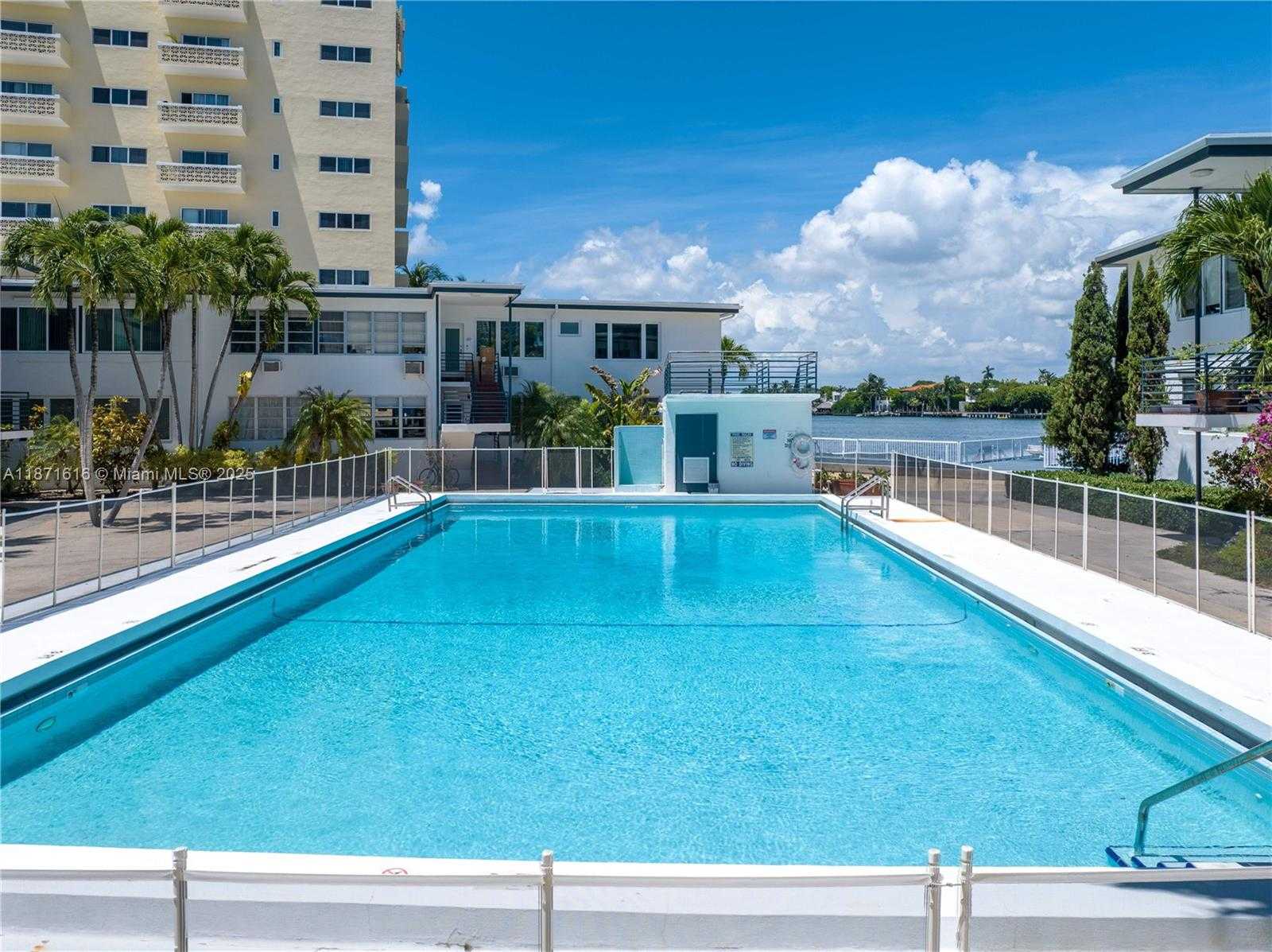 Small Image of 4710 PINE TREE DR #26, Miami Beach Number 20