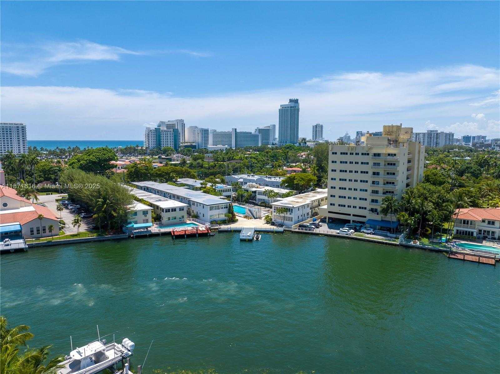 Small Image of 4710 PINE TREE DR #26, Miami Beach Number 5
