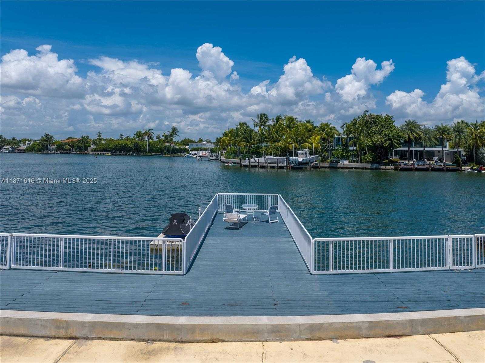 Small Image of 4710 PINE TREE DR #26, Miami Beach Number 6