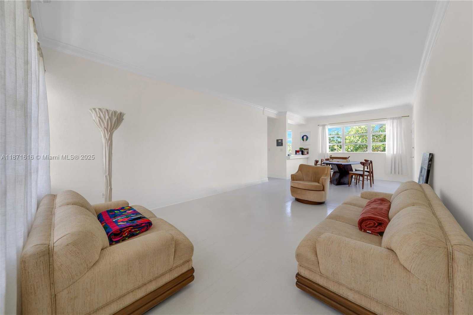 Small Image of 4710 PINE TREE DR #26, Miami Beach Number 7