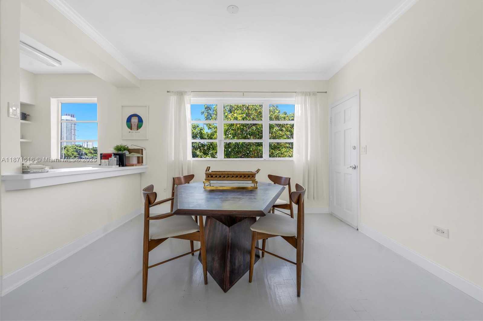 Small Image of 4710 PINE TREE DR #26, Miami Beach Number 9