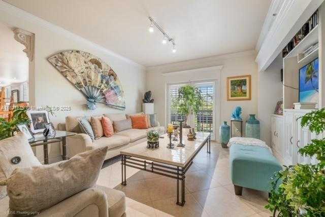 Small Image of 1400 SALZEDO ST #305, Coral Gables Number 2