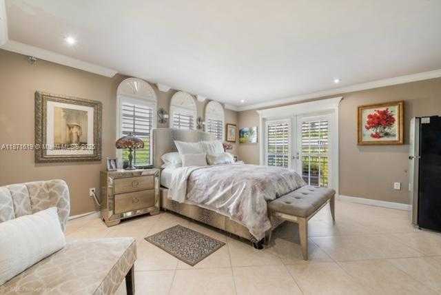 Small Image of 1400 SALZEDO ST #305, Coral Gables Number 8