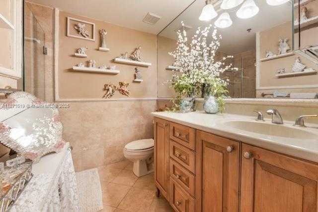 Small Image of 1400 SALZEDO ST #305, Coral Gables Number 9