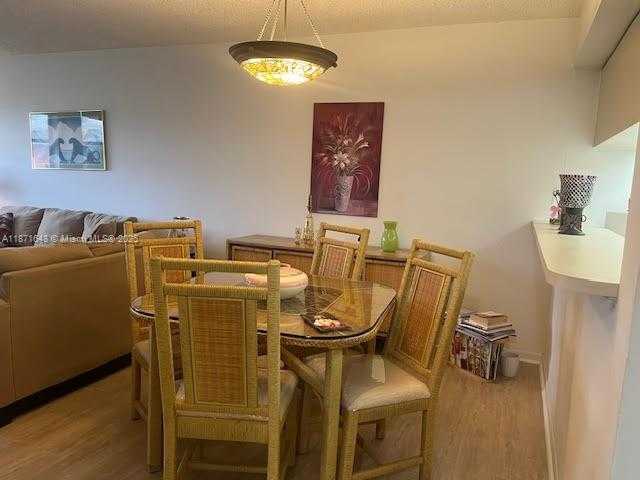 Small Image of 8180 GENEVA CT #518B, Doral Number 3