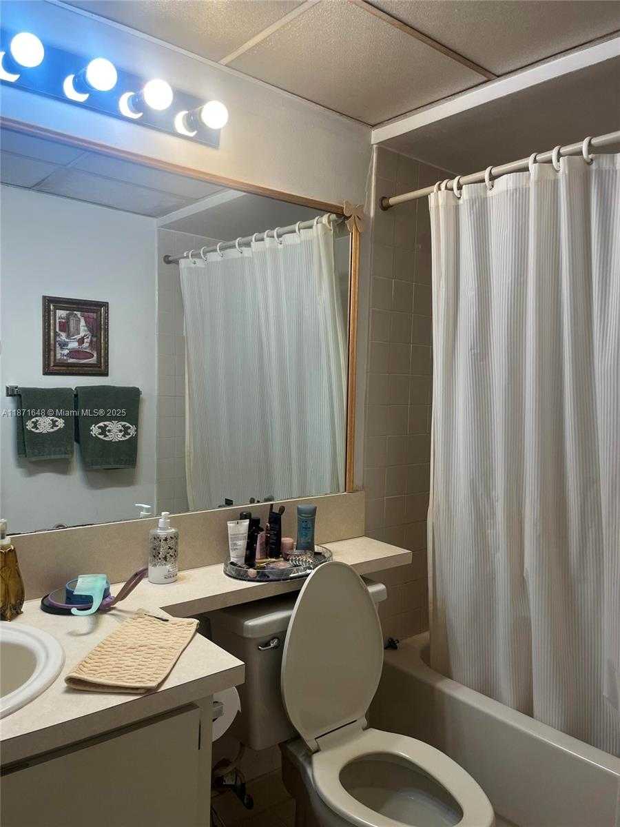 Small Image of 8180 GENEVA CT #518B, Doral Number 5