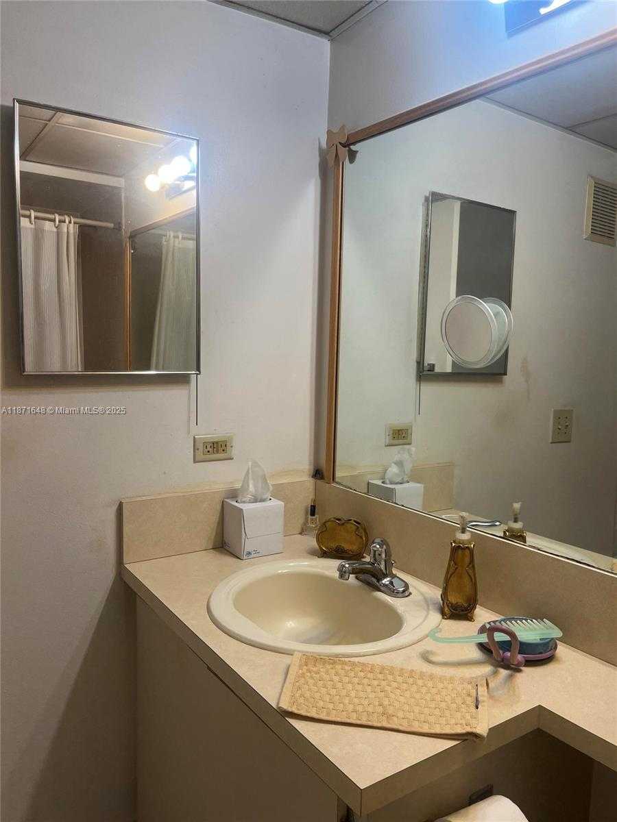 Small Image of 8180 GENEVA CT #518B, Doral Number 6