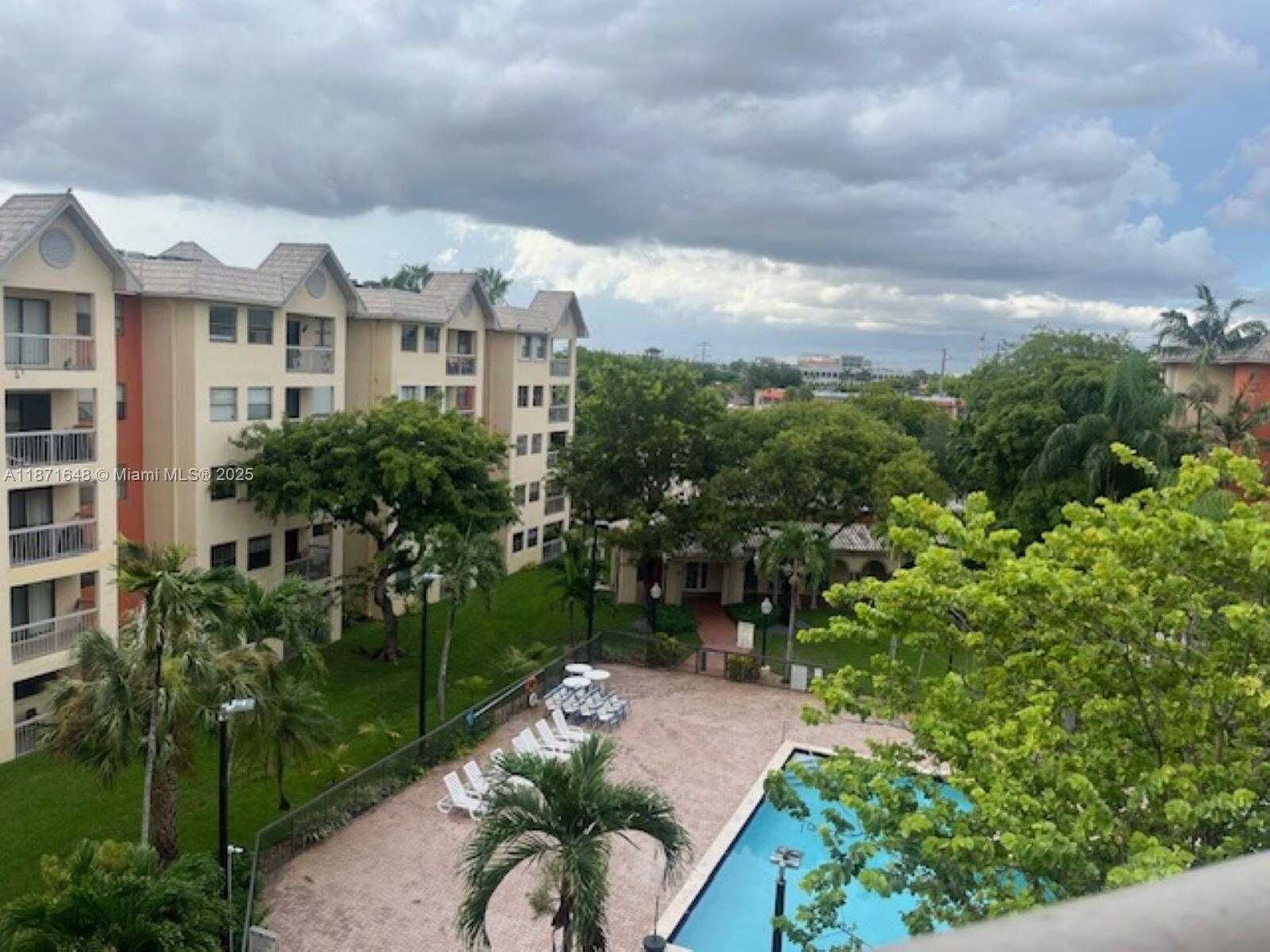 Small Image of 8180 GENEVA CT #518B, Doral Number 7
