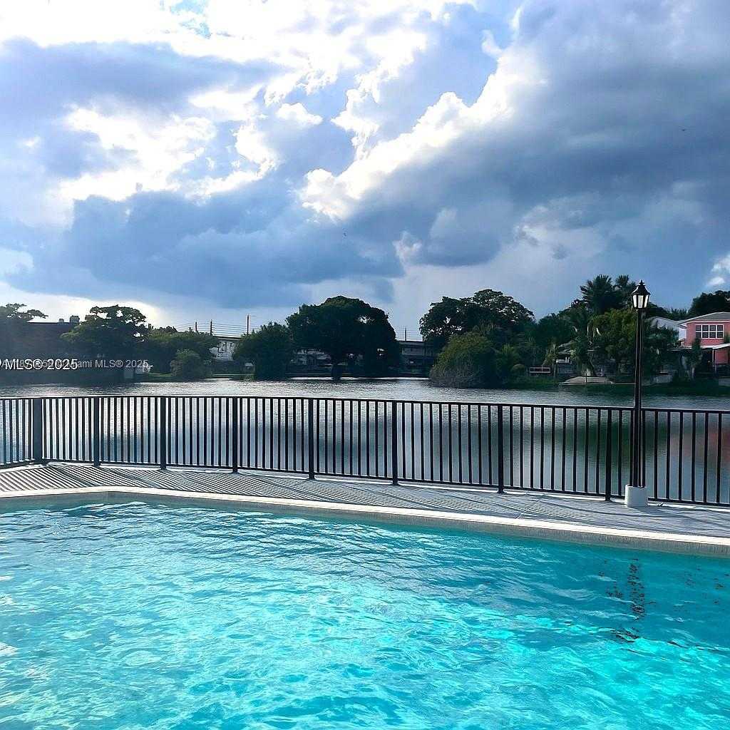 Small Image of 1335 WEST 68TH ST #106, Hialeah Number 2