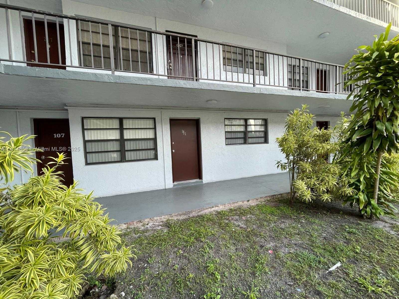 Small Image of 1335 WEST 68TH ST #106, Hialeah Number 3