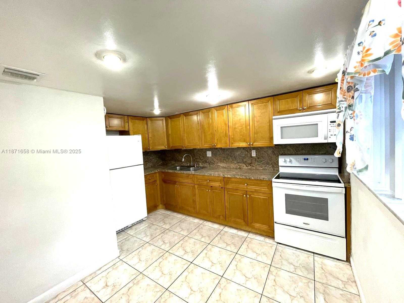 Small Image of 1335 WEST 68TH ST #106, Hialeah Number 4