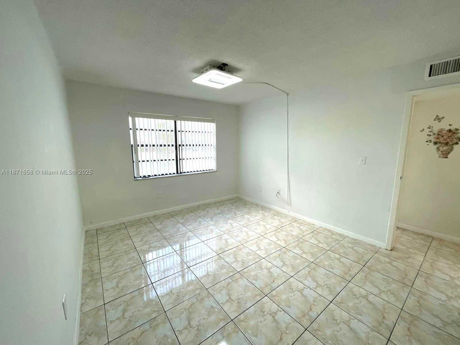 Small Image of 1335 WEST 68TH ST #106, Hialeah Number 8