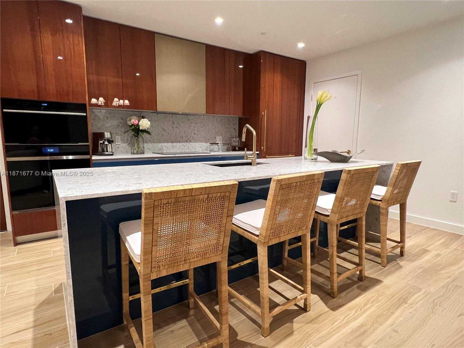 Small Image of 2678 TIGERTAIL AVE #2006, Coconut Grove Number 12