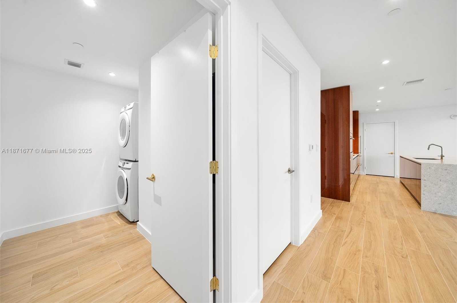 Small Image of 2678 TIGERTAIL AVE #2006, Coconut Grove Number 36