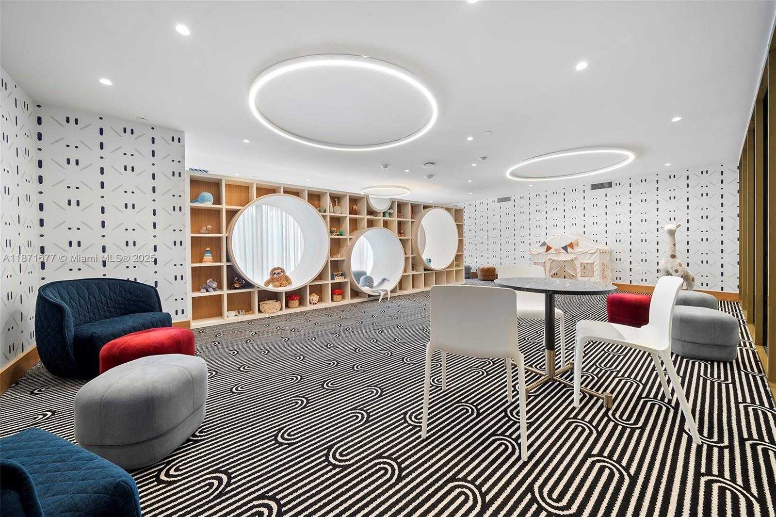 Small Image of 2678 TIGERTAIL AVE #2006, Coconut Grove Number 75