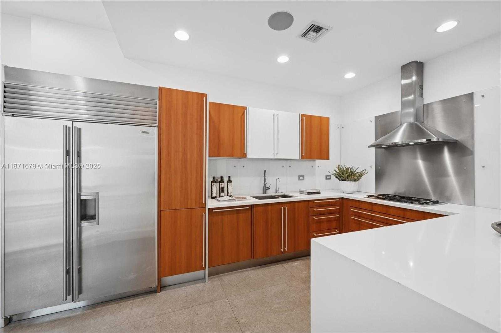 Small Image of 211 WATER WAY, Miami Beach Number 11