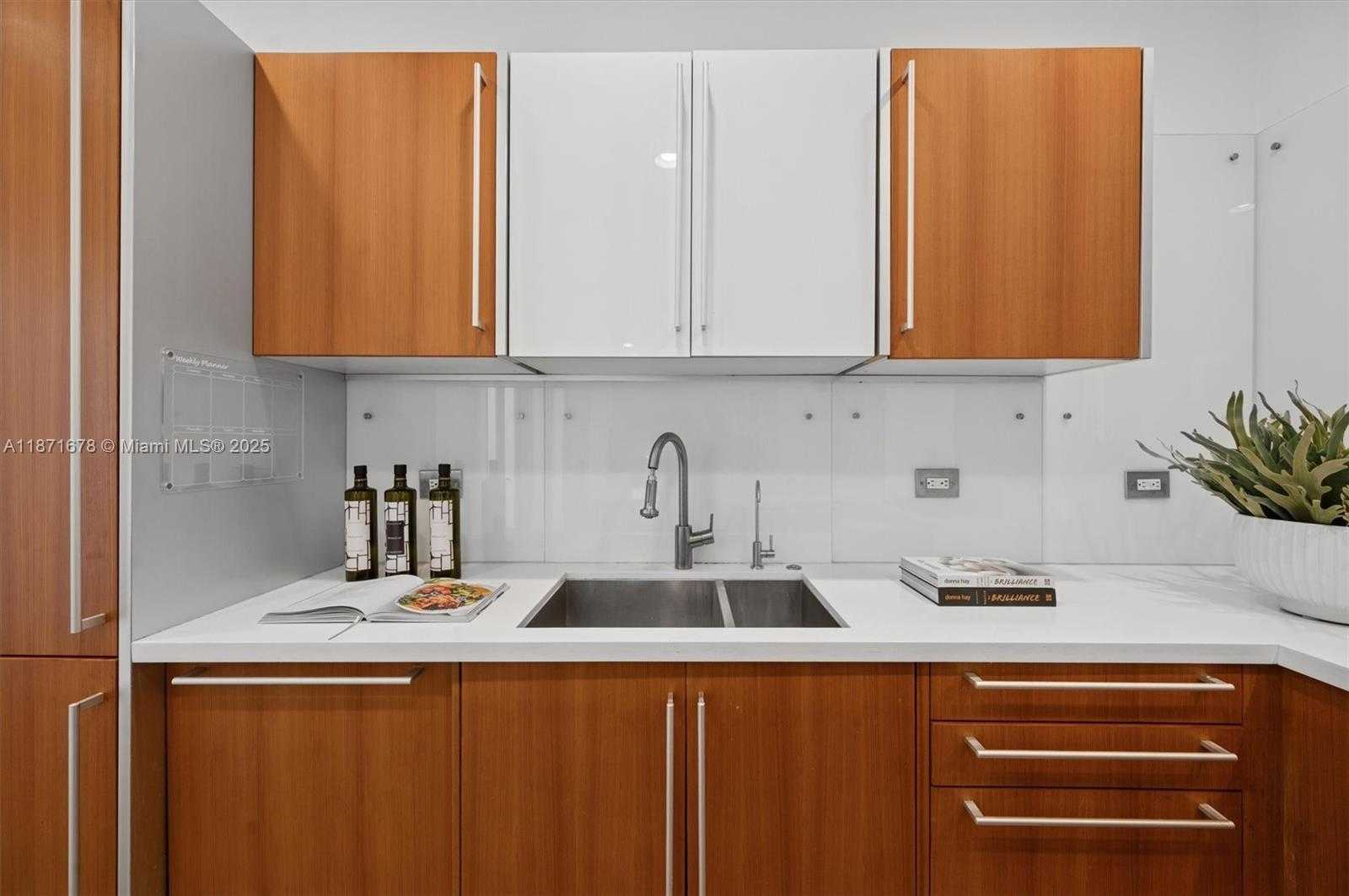Small Image of 211 WATER WAY, Miami Beach Number 12