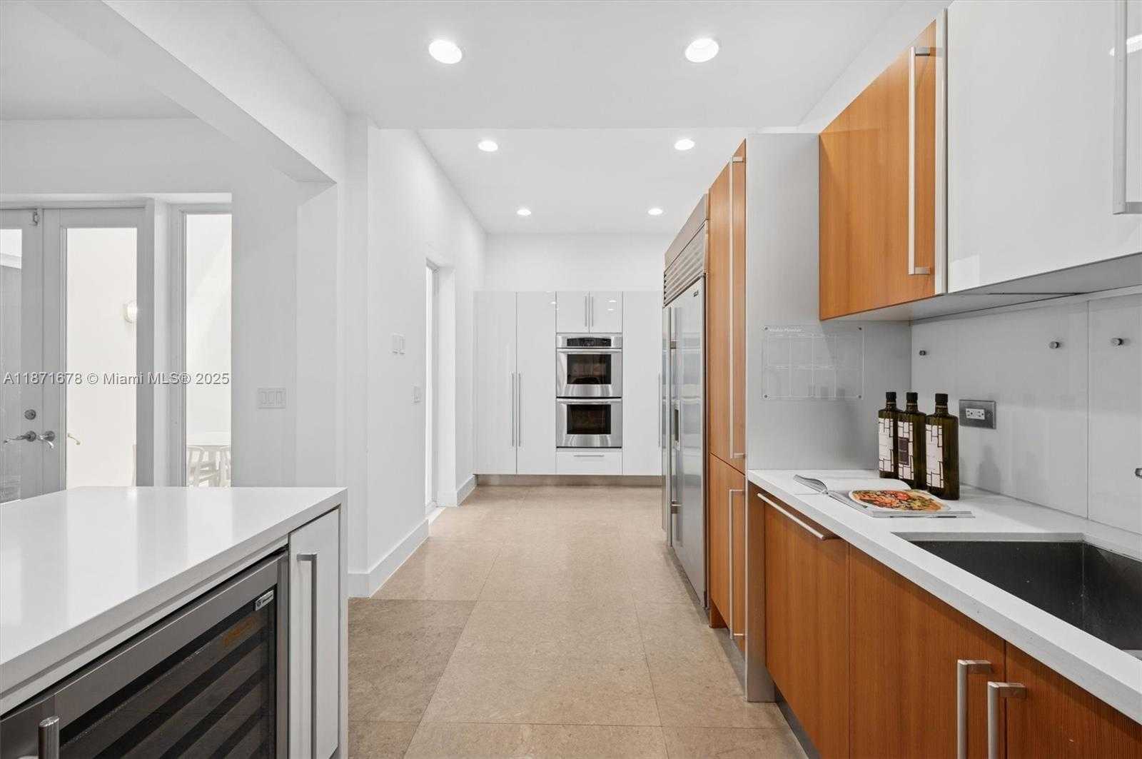 Small Image of 211 WATER WAY, Miami Beach Number 13