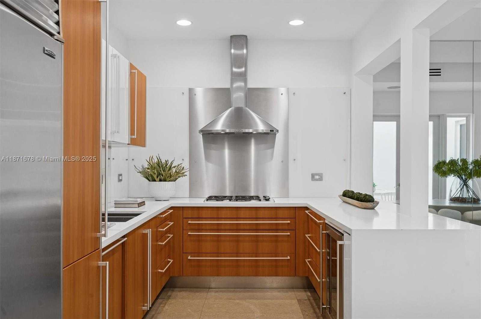 Small Image of 211 WATER WAY, Miami Beach Number 15