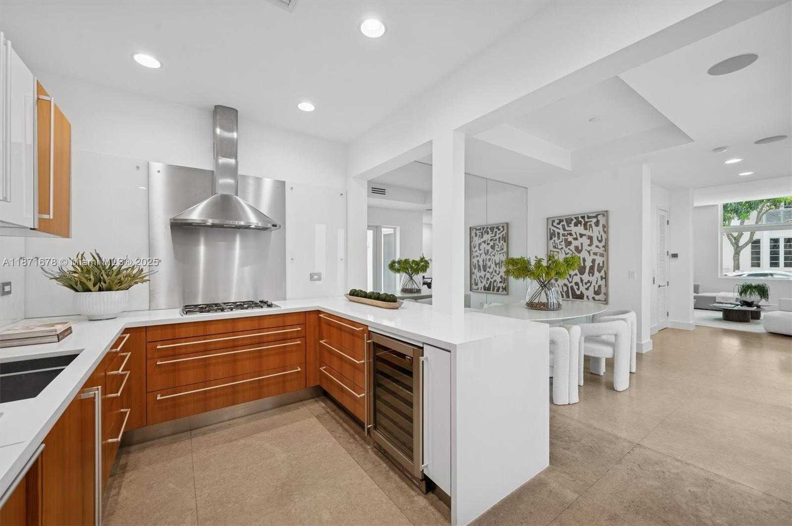 Small Image of 211 WATER WAY, Miami Beach Number 16