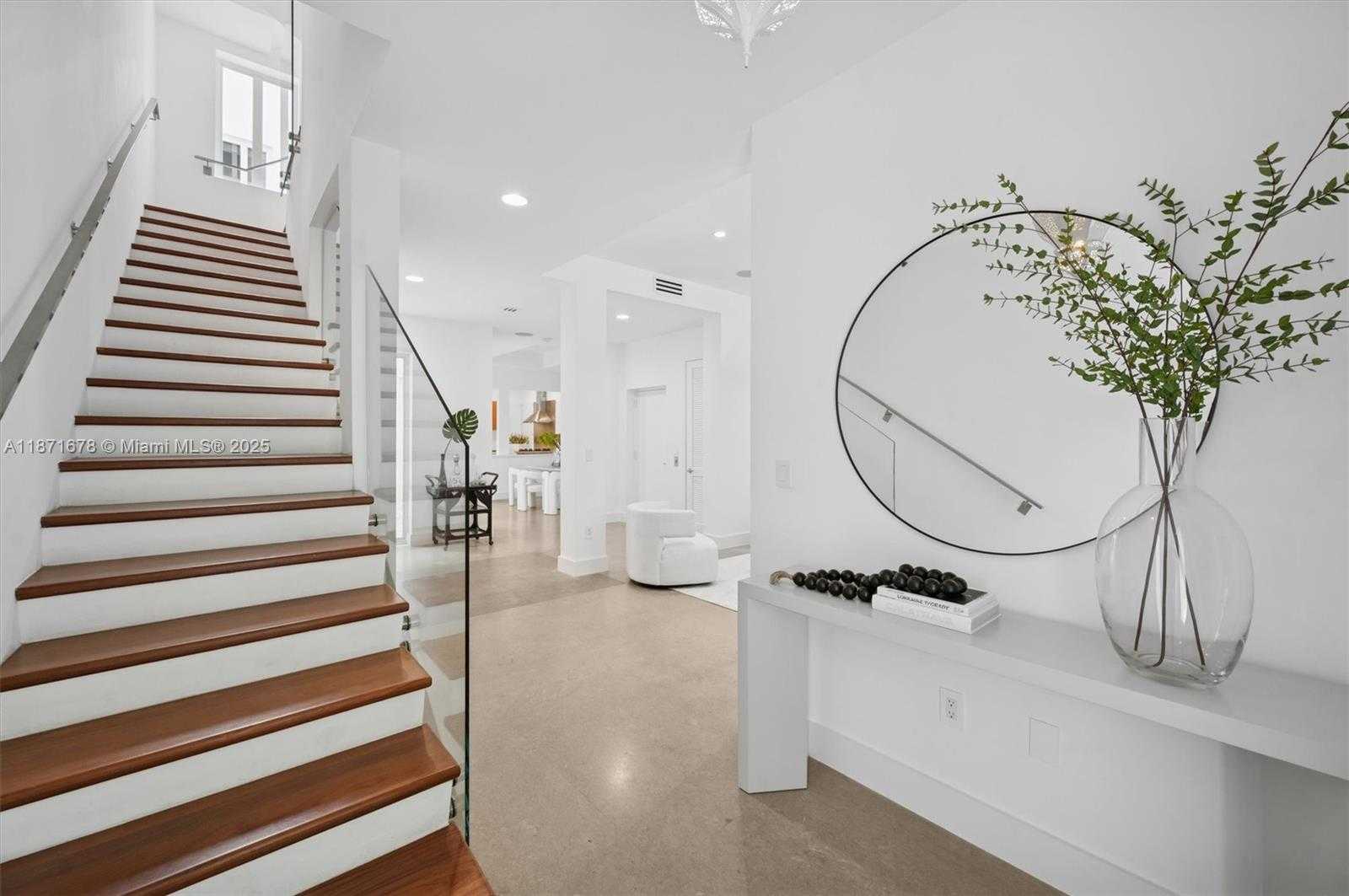 Small Image of 211 WATER WAY, Miami Beach Number 2