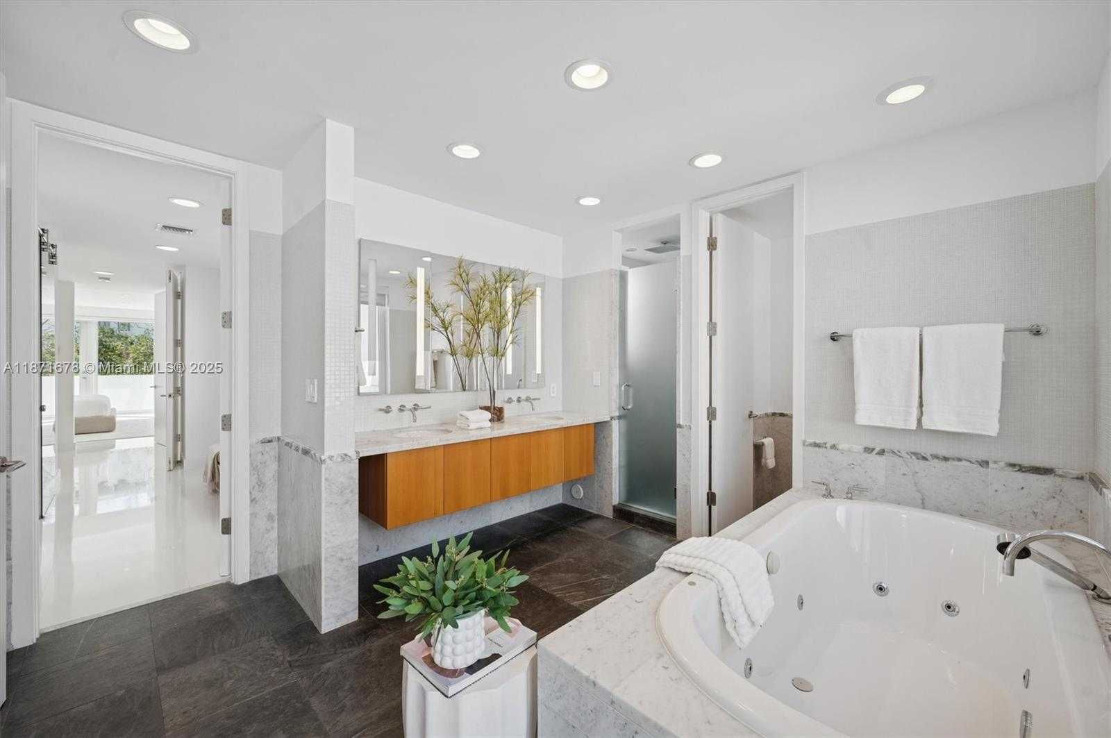 Small Image of 211 WATER WAY, Miami Beach Number 21