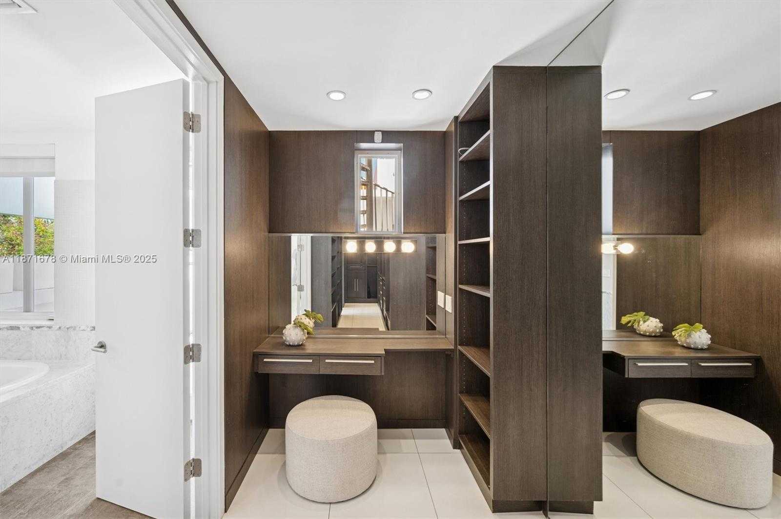 Small Image of 211 WATER WAY, Miami Beach Number 23