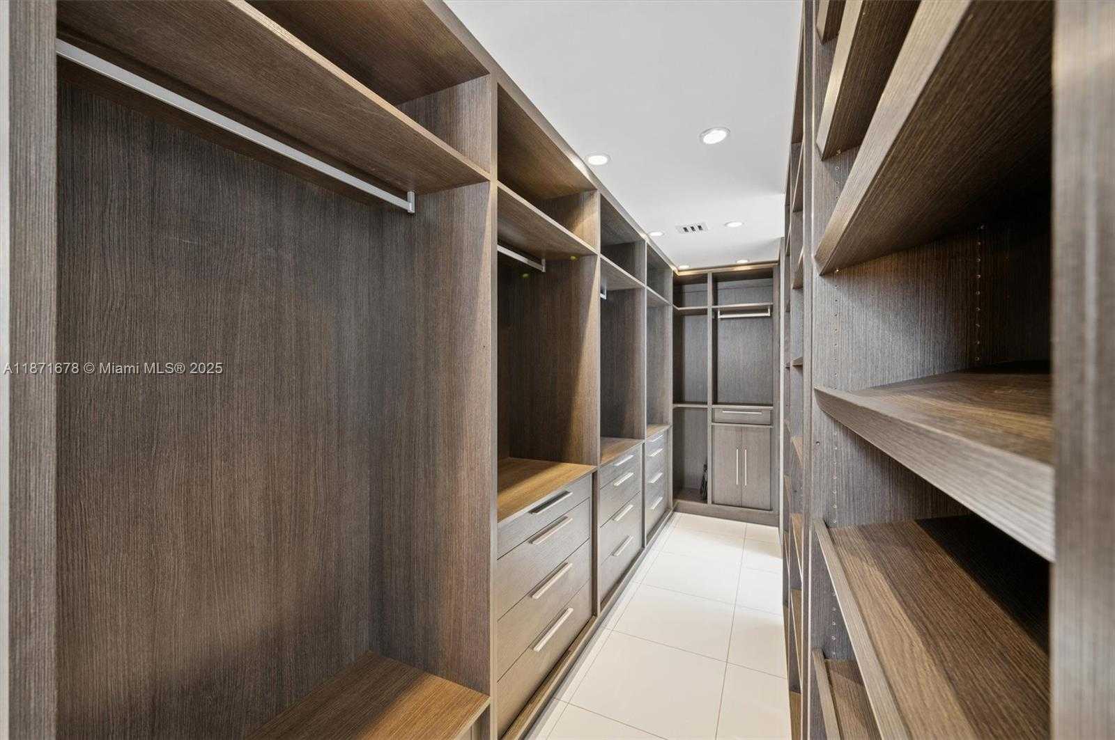 Small Image of 211 WATER WAY, Miami Beach Number 24