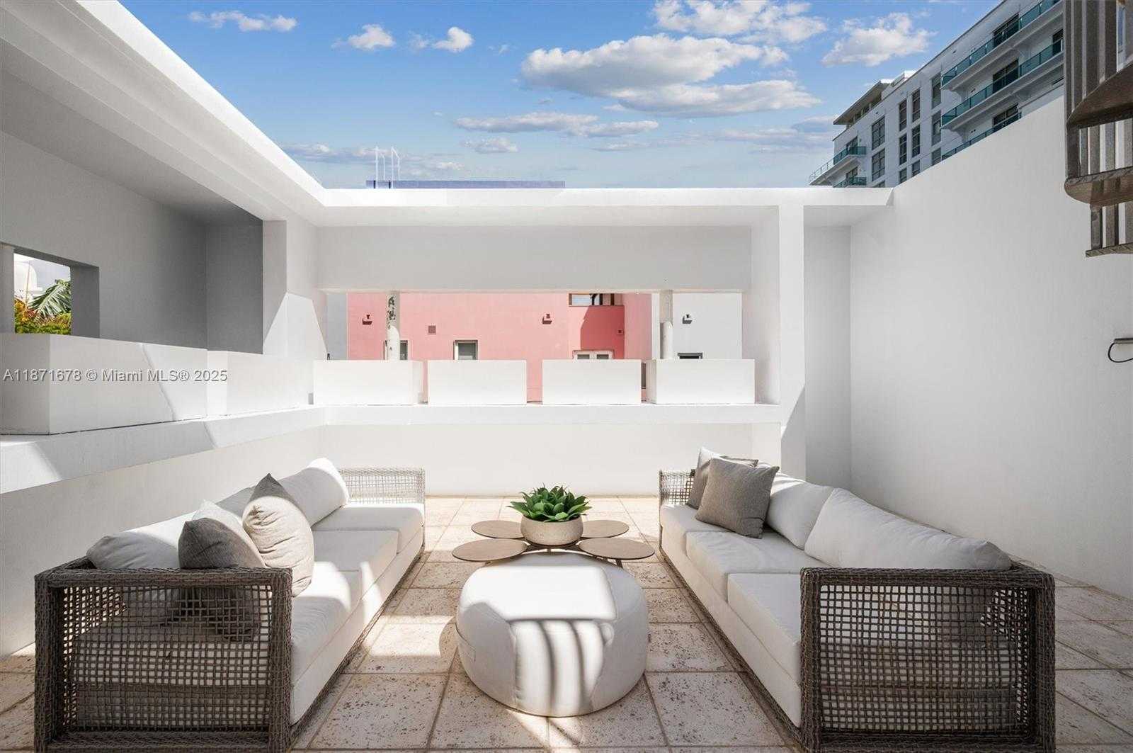 Small Image of 211 WATER WAY, Miami Beach Number 25