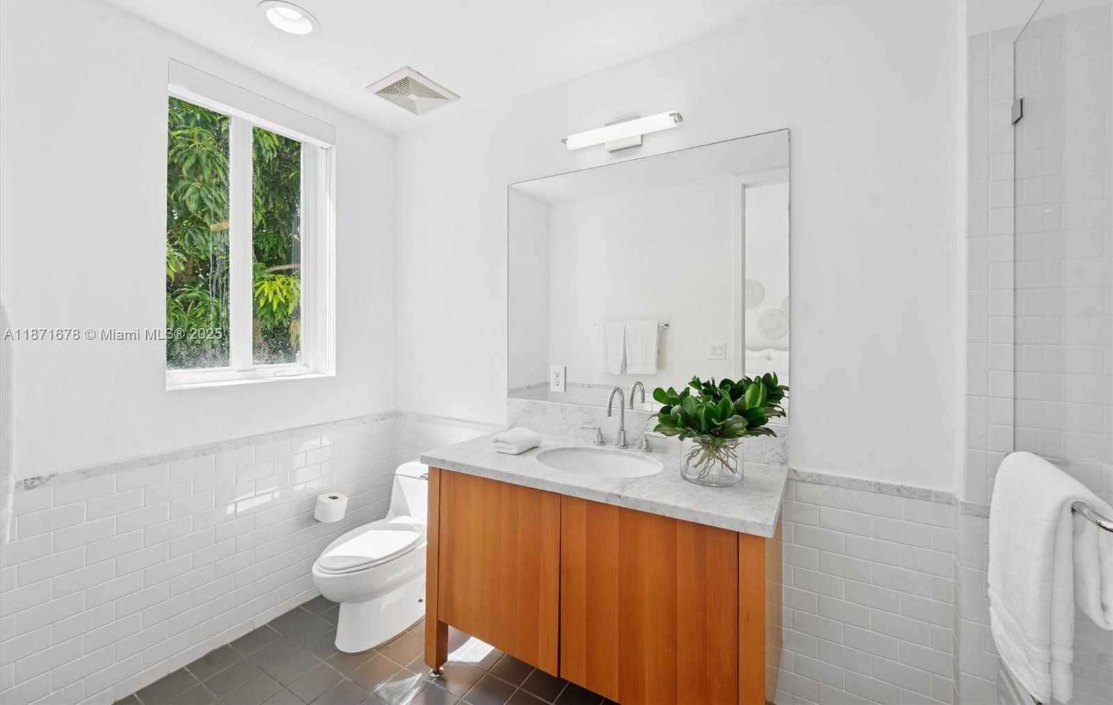 Small Image of 211 WATER WAY, Miami Beach Number 29