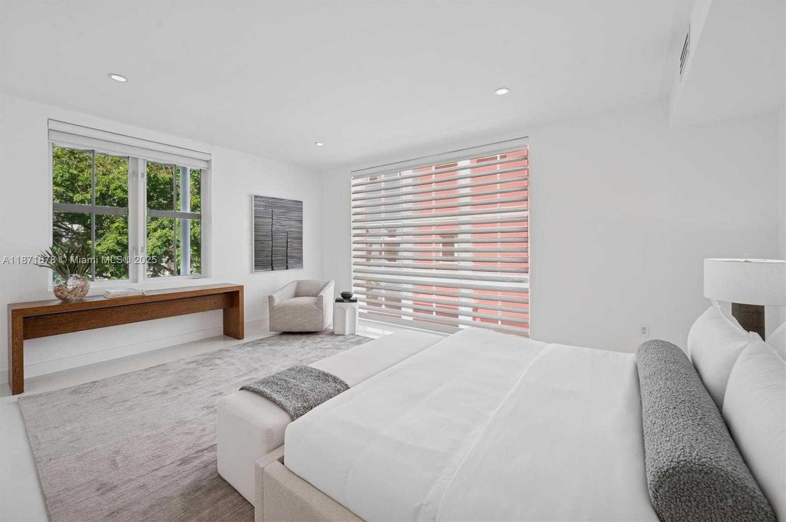 Small Image of 211 WATER WAY, Miami Beach Number 31