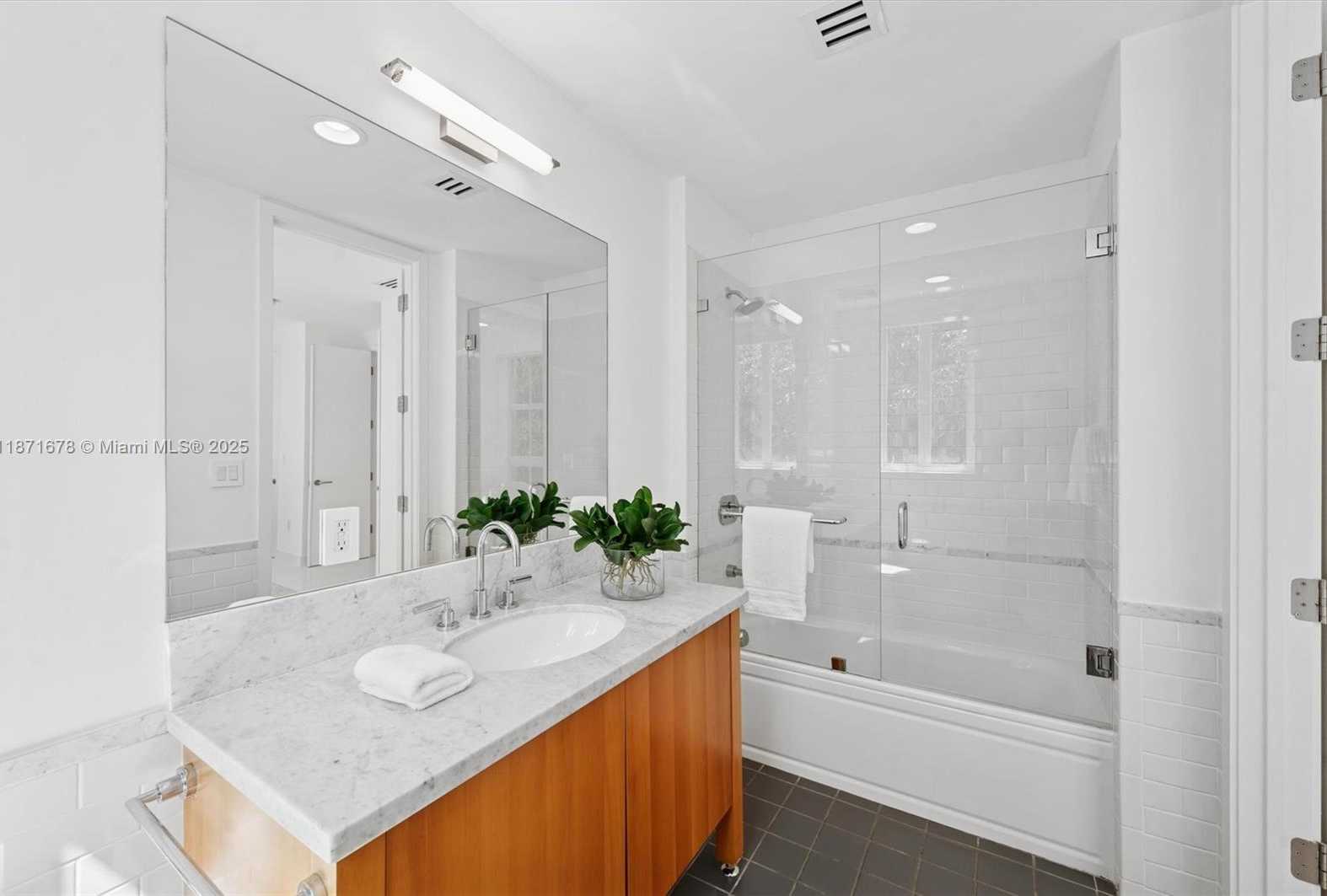 Small Image of 211 WATER WAY, Miami Beach Number 33