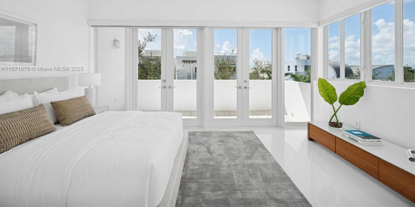 Small Image of 211 WATER WAY, Miami Beach Number 37