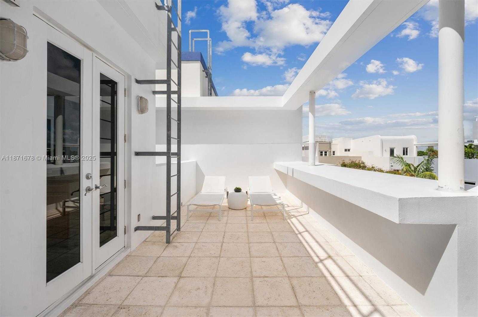 Small Image of 211 WATER WAY, Miami Beach Number 39