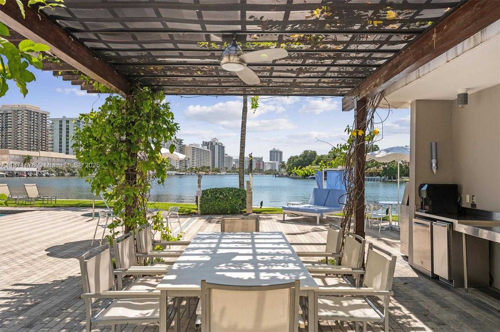 Small Image of 211 WATER WAY, Miami Beach Number 46