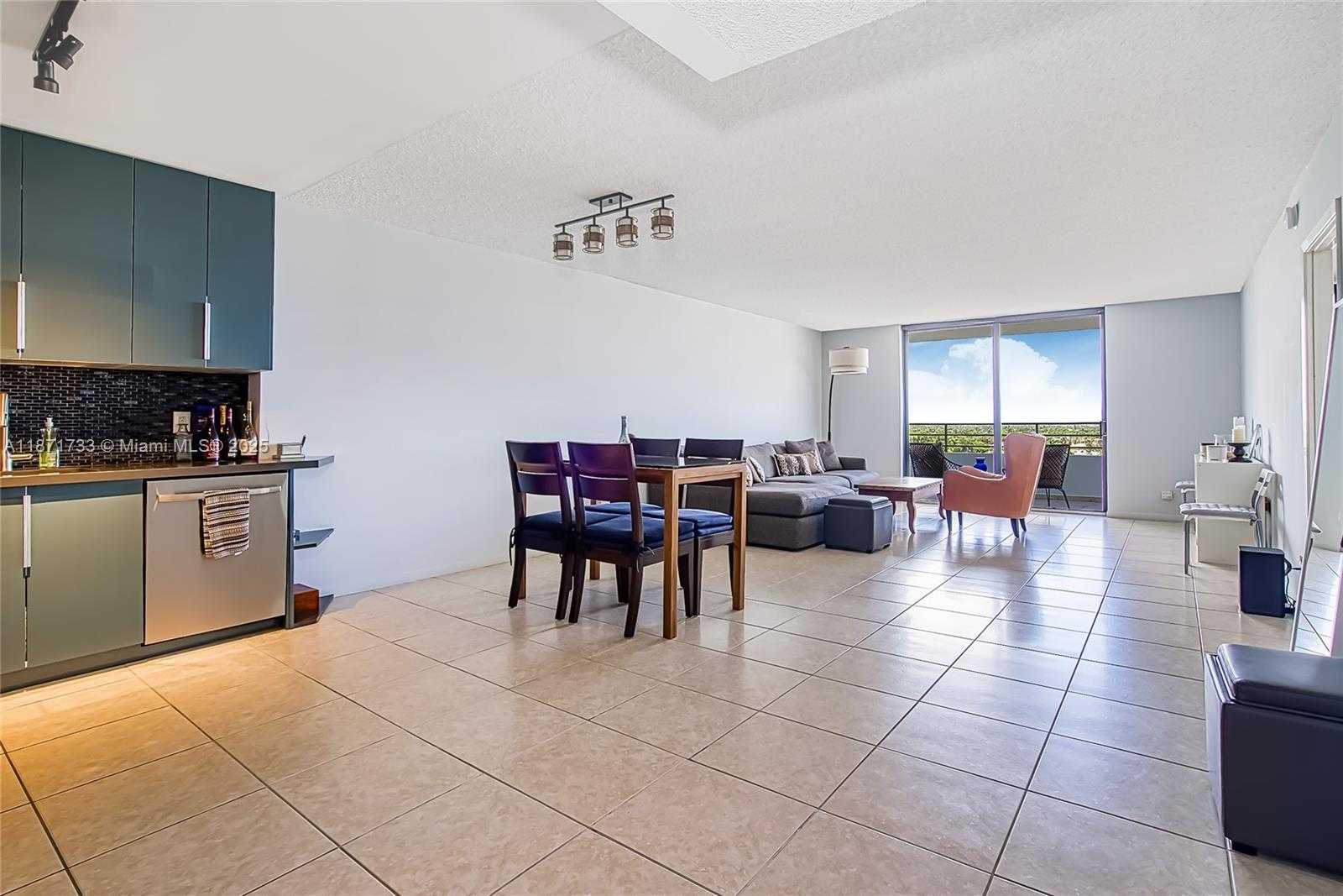 Small Image of 2500 PARKVIEW DR #911, Hallandale Beach Number 12