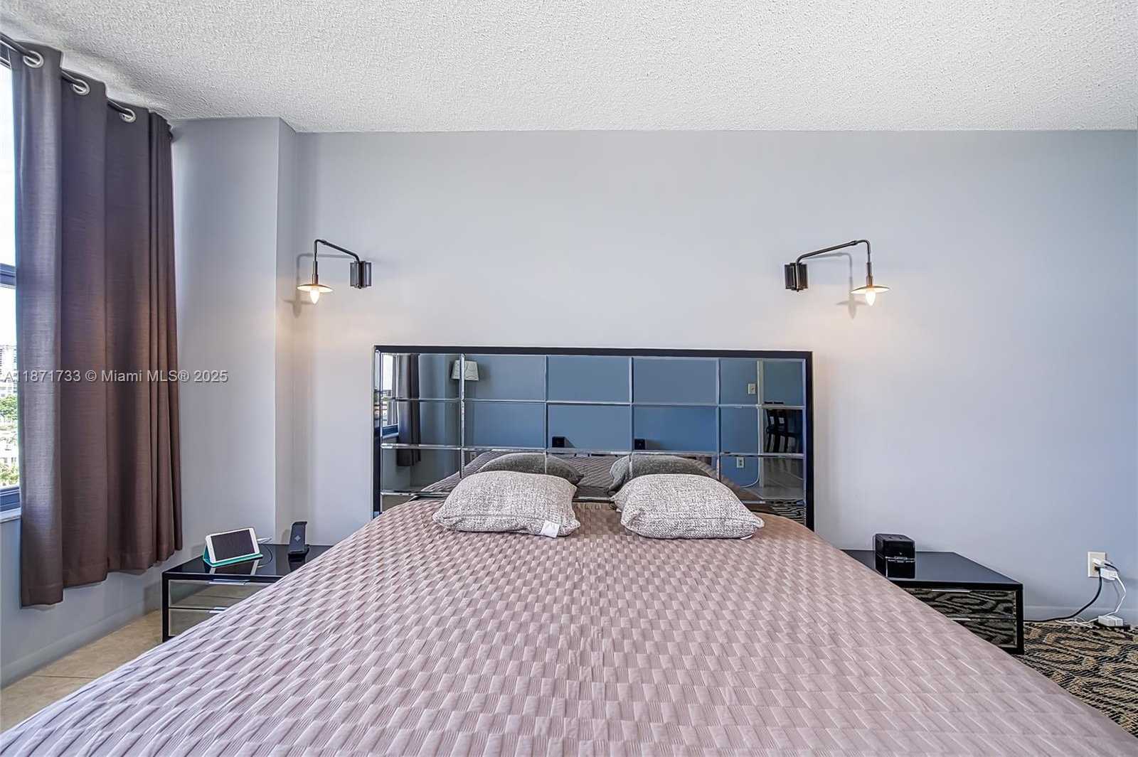 Small Image of 2500 PARKVIEW DR #911, Hallandale Beach Number 20