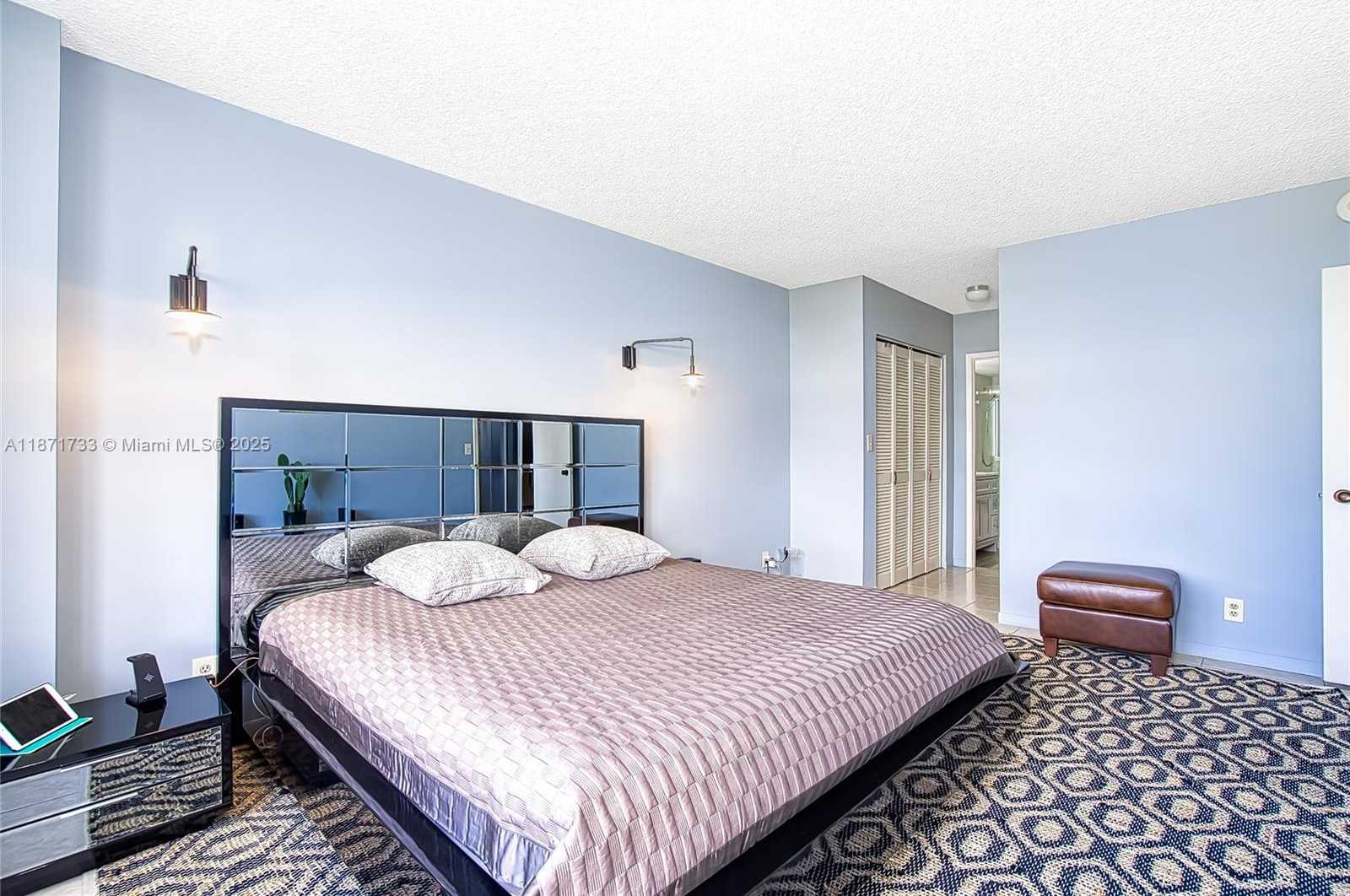 Small Image of 2500 PARKVIEW DR #911, Hallandale Beach Number 21
