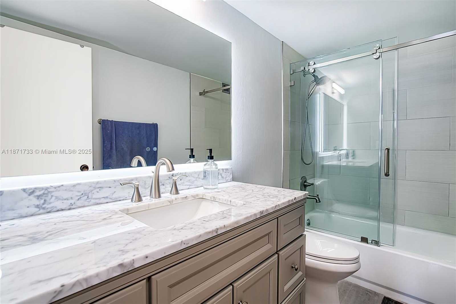 Small Image of 2500 PARKVIEW DR #911, Hallandale Beach Number 25