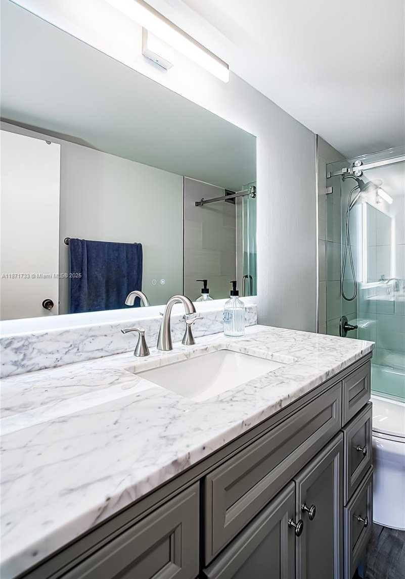 Small Image of 2500 PARKVIEW DR #911, Hallandale Beach Number 26