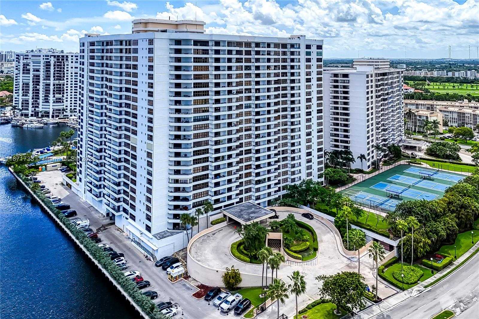 Small Image of 2500 PARKVIEW DR #911, Hallandale Beach Number 56