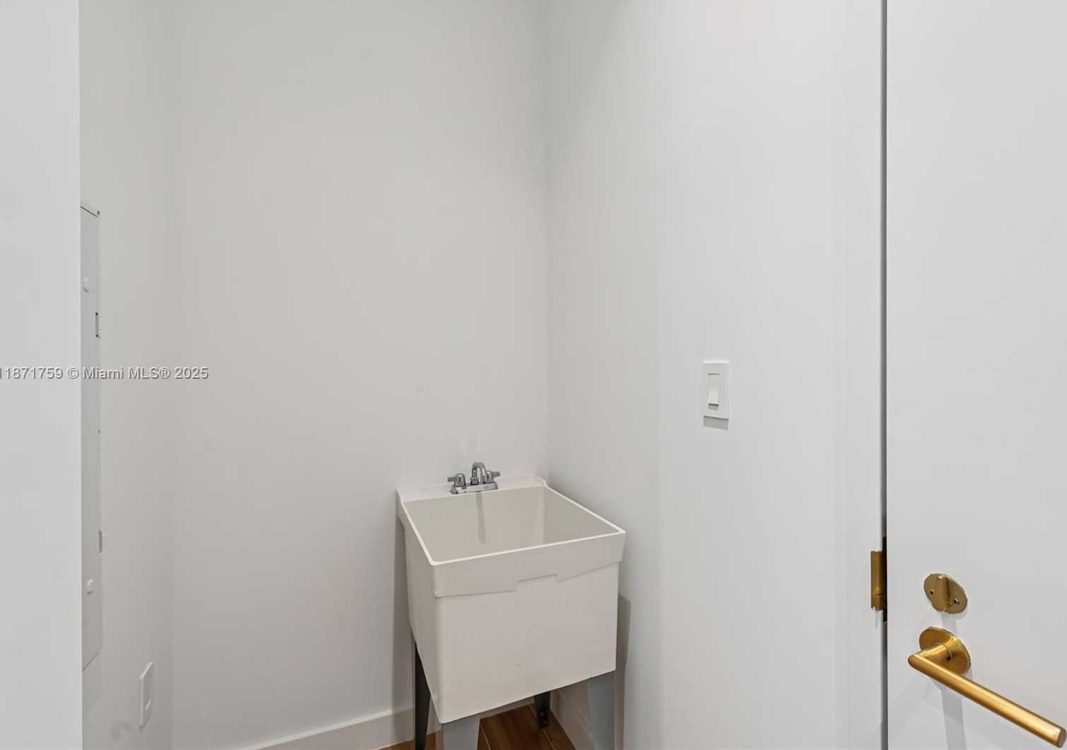 Small Image of 2655 SOUTH BAYSHORE DR #1601, Miami Number 47
