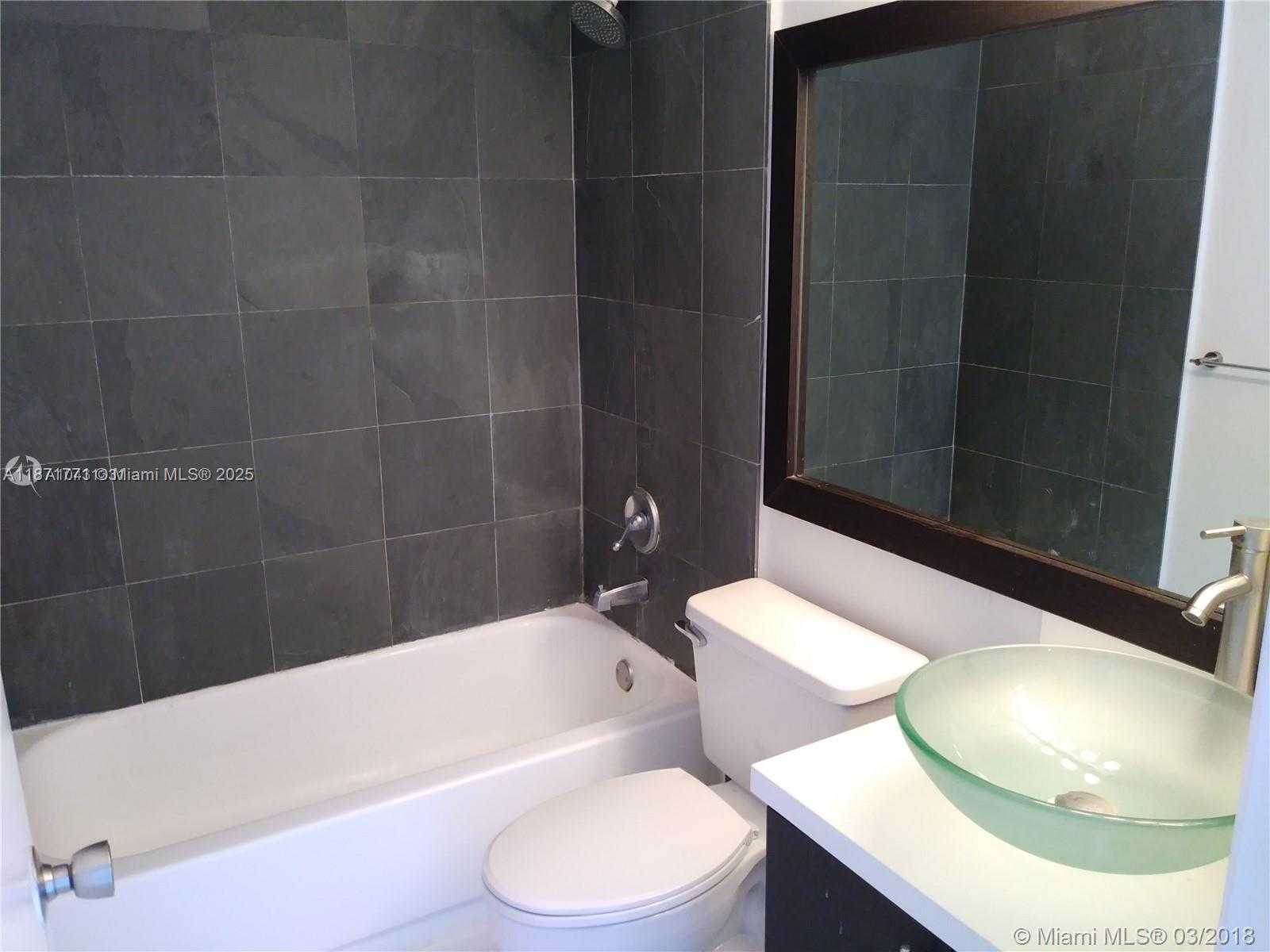 Small Image of 770 CLAUGHTON ISLAND DR #PH-29, Miami Number 11