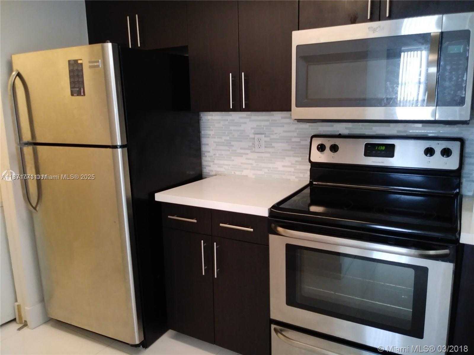 Small Image of 770 CLAUGHTON ISLAND DR #PH-29, Miami Number 13