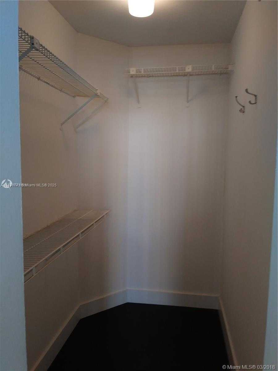 Small Image of 770 CLAUGHTON ISLAND DR #PH-29, Miami Number 15
