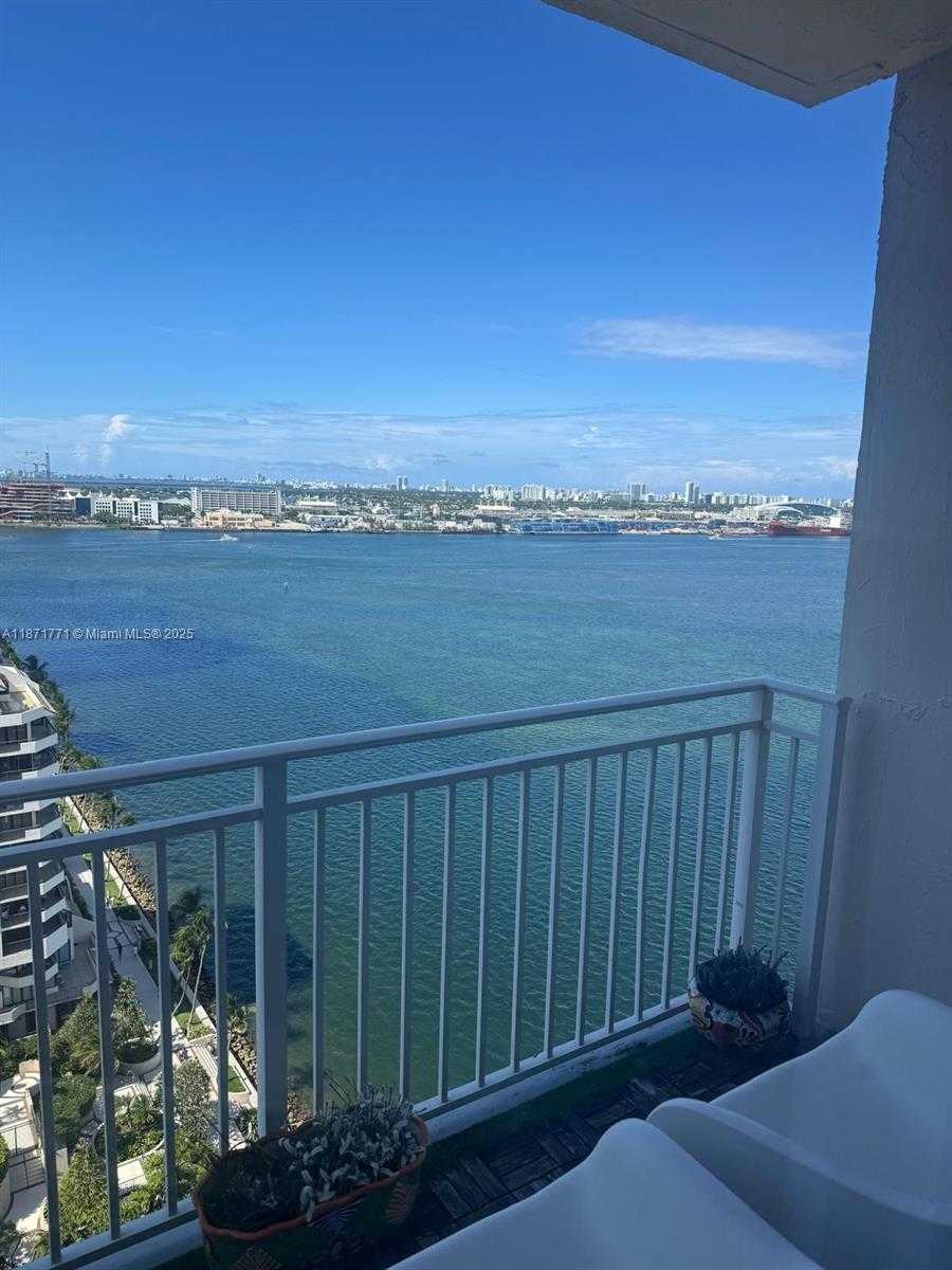 Small Image of 770 CLAUGHTON ISLAND DR #PH-29, Miami Number 4